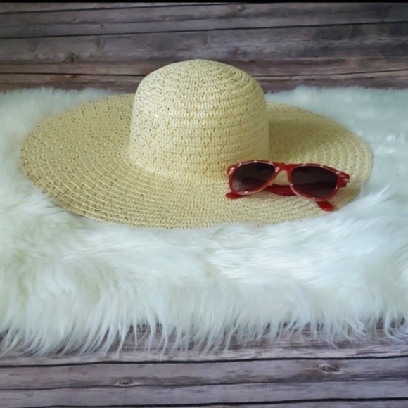 Accessories - Woven sun hat with gold tone accent threads NWOT